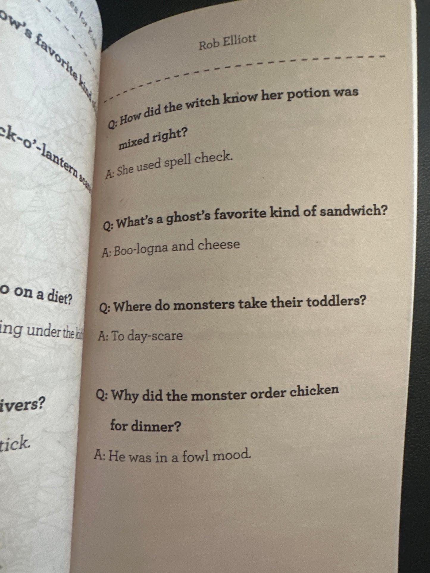 Laugh-Out-Loud Spooky Jokes for Kids : Rob Elliott